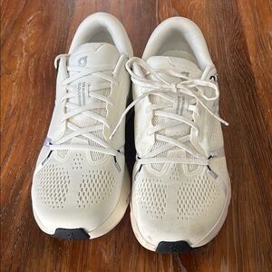 On Running mens Cloudsurfer sz 11